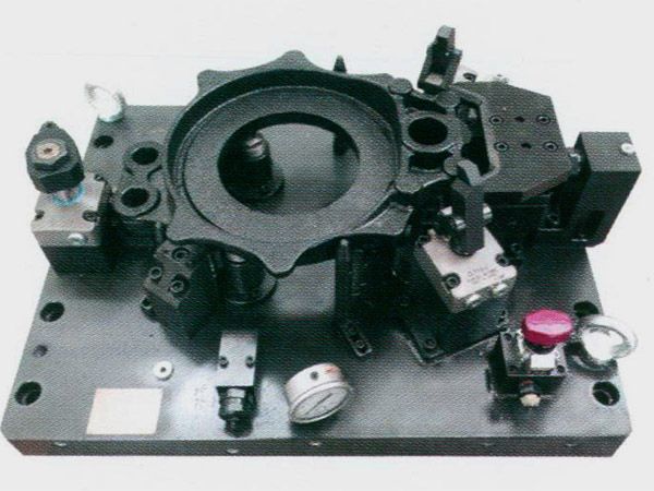 製(zhi)動器底闆液壓(ya)裌具
